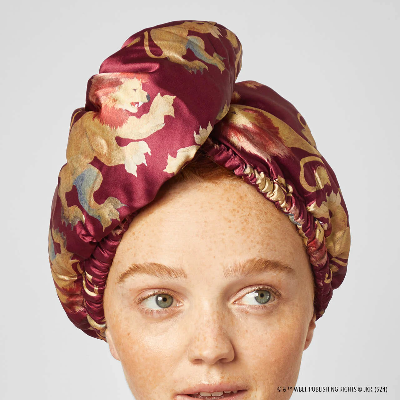 Kitsch x Harry Potter Satin Wrapped Hair Towel in Gryffindor - Image 5