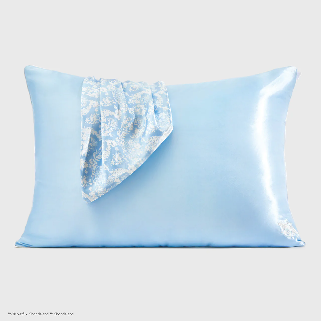 Kitsch x Bridgerton Satin Pillowcase in Toile De Blue - Image 2