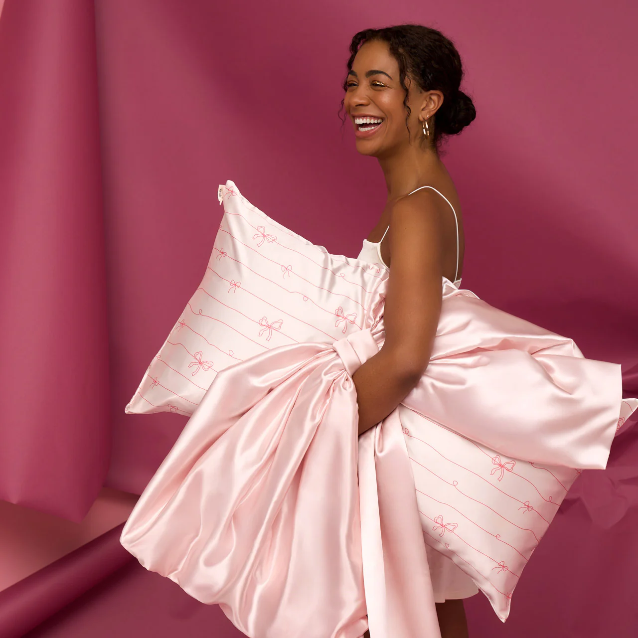 Satin Pillowcase in Striped Bows - Image 3